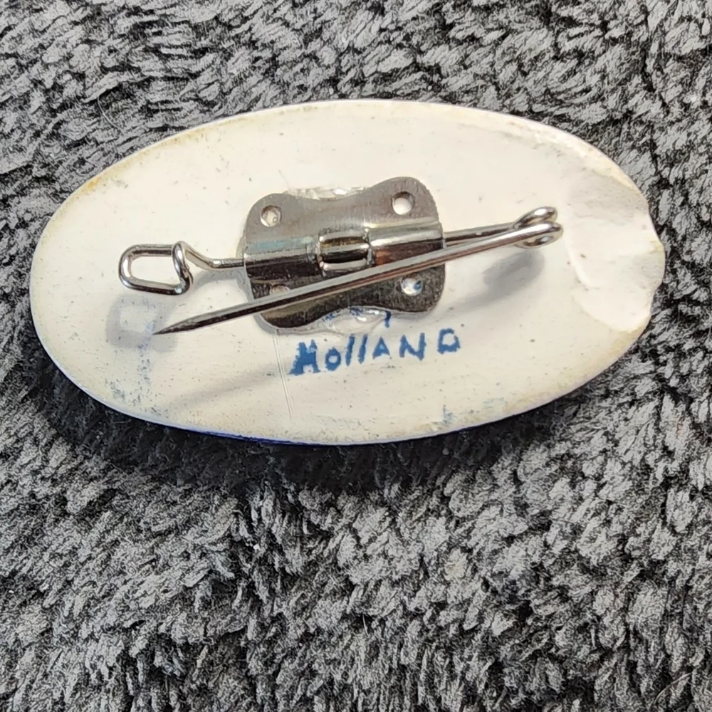 Vintage Blue Delft Holland Hand Painted White Porcelain Brooch - Picture 10 of 10